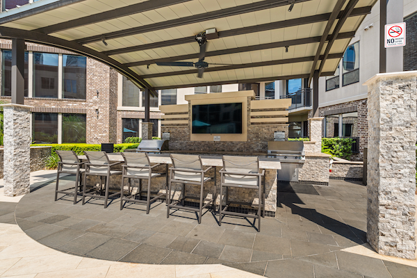 Pool outdoor kitchen